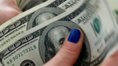 El Gobierno evalúa medidas para contener al dólar