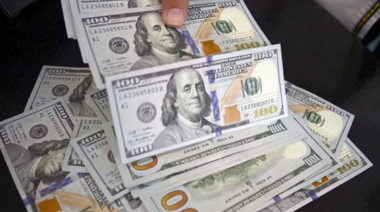 El BCRA vendió US$180 millones para contener al dólar