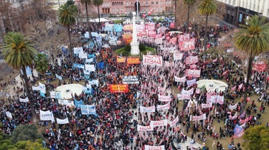 Piqueteros de izquierda marchan a Plaza de Mayo en demanda de asistencia económica