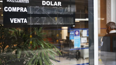 El dólar libre cotiza a $317