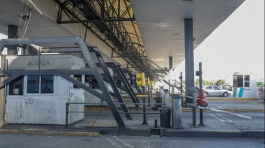 Continúa el paro de peajes en la autopista La Plata - Buenos Aires