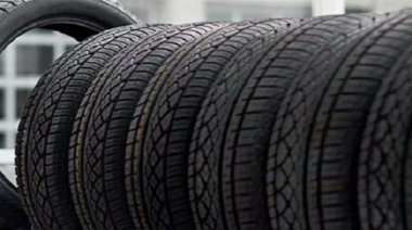 Varias automotrices interrumpen la producción por la falta de neumáticos
