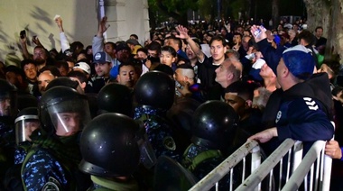 Kicillof propone crear un cuerpo policial para espectáculos deportivos y recitales