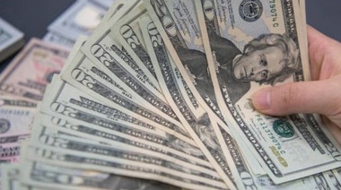 Dólar: aumenta los viajes y gastos con tarjetas en el exterior