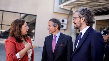 Cafiero y Grossi visitaron INVAP y la CNEA a 40 años de la puesta en funcionamiento de reactor nuclear de investigación RA-6