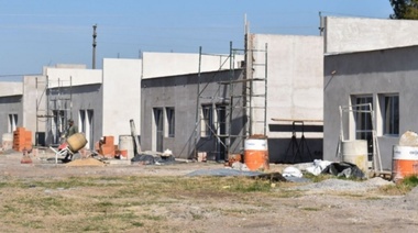 Fernández entrega viviendas del Programa Reconstruir