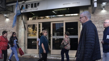 Reglamentan el nuevo piso de Ganancias y alcanza al aguinaldo