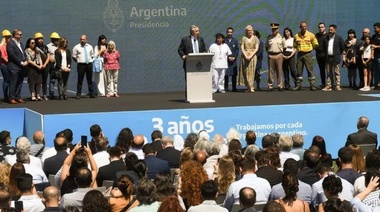 Alberto encabezó el acto oficial por los 3 años de gestión