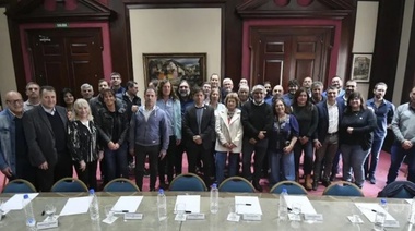 Kicillof convocó a la discutir la paritarias a los estatales bonaerenses