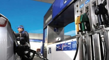 Postergan el aumento de un impuesto a los combustibles