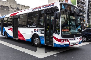 Nación busca traspasar a la Ciudad la administración de 32 líneas de colectivo