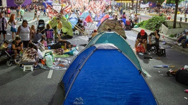 Tolosa Paz volvió a calificar de "extorsión" el acampe que mantienen piqueteros en 9 de Julio