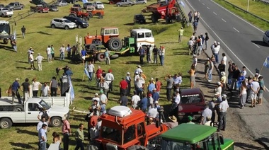 Productores agropecuarios se movilizaron en la autopista Rosario-Buenos Aires