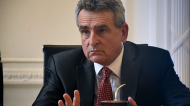 Rossi afirmó que el canje de la deuda en pesos "da certeza" y que JxC intenta "desestabilizar"