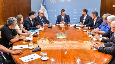 Massa expuso a bancos su propuesta de "reordenamiento de la deuda" en pesos con un canje de bonos