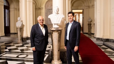 Wado con traje de presidente