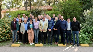 Insaurralde y Chiqui Tapia en Lomas: Se reunieron con intendentes, ministros y legisladores