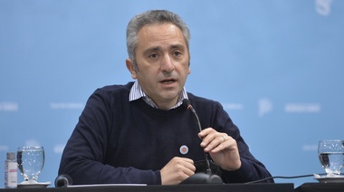 Andrés Larroque: "Cristina Kirchner no se bajó ni subió"