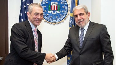 Aníbal Fernández firmó acuerdo con el FBI que crea un equipo de trabajo para los delitos complejos