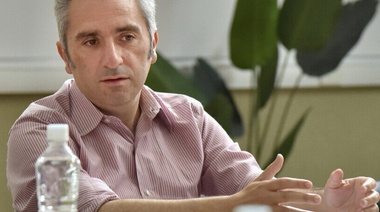 Larroque: "Si ayer había razones para una movilización el 25 de mayo, hoy resulta imprescindible"