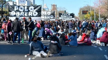 Tolosa Paz solicitó la intervención de la Defensoría de los Niños: "Con los chicos en el acampe no"