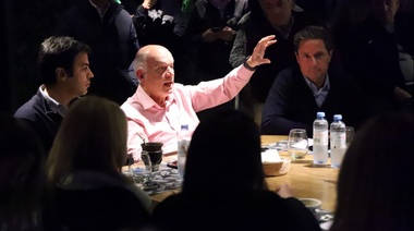 En un encuentro con educación como eje, Grindetti abogó por "escuela pública moderna y de calidad"