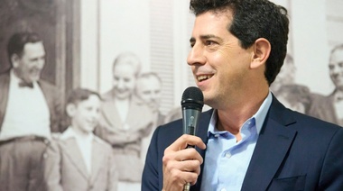 De Pedro sobre Milei: "Quiere una Argentina donde los recursos sirvan para financiar negociados"