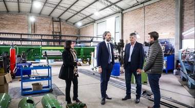 Cafiero visitó una metalúrgica en el partido de Lincoln que apunta mercados para exportar su producción