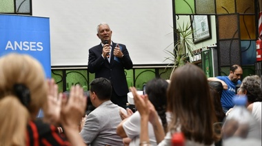 Para Alak, "Milei quiere destruir el sistema democrático"