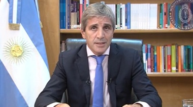 El dólar oficial salta de 366 a 800 pesos, anunció el ministro Caputo