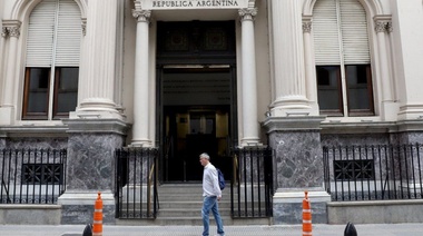 El Banco Central fija un 2% mensual de aumento para el dólar y deja sin cambios la tasa de interés