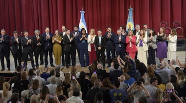 Kicillof tomó juramento a los integrantes del gabinete provincial