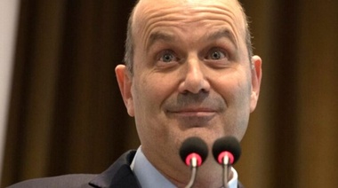 Sturzenegger defendió el DNU y cuestionó los cacerolazos y protestas que generó la medida