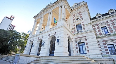 La Provincia denuncia que Nación no giró los fondos y tuvo que abonar la totalidad de los salarios de los docentes con recursos propios