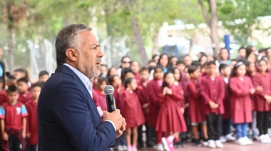 Comenzaron las clases en Mendoza y Cornejo celebró inicio a pesar del "deterioro social"
