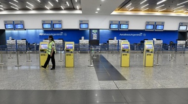 Bullrich ordenó liberar circulación en aeropuertos y dijo que "la Argentina de los aprietes terminó"