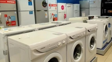 El Gobierno reducirá aranceles para importar heladeras, lavarropas, neumáticos e insumos plásticos