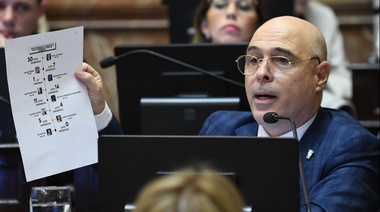 El Gobierno excluyó a Aerolíneas Argentinas, al Correo Argentino y a Radio Nacional de las empresas públicas a privatizar