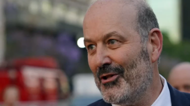 Sturzenegger emitió una resolución para iniciar jubilaciones masivas en el Estado