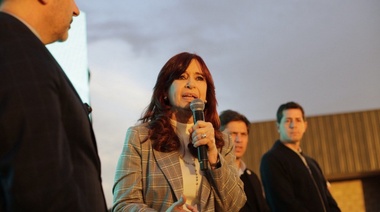 Cristina Kirchner: "Milei no le pudo pasar la motosierra a la AUH sino que, ante el desastre económico, tuvo que duplicarla"
