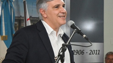 Llaryora opinó que Cristina Kirchner "atrasa" y "no le hace bien al PJ"