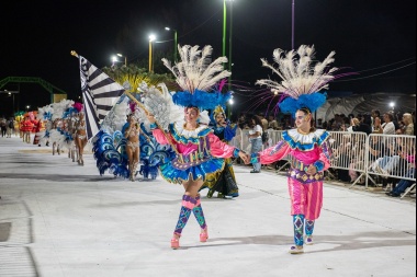 Dolores: Multitudinaria primera noche del Carnaval del Sol