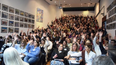 La FEB rechazó por insuficiente la propuesta salarial de Kicillof y convocó a un paro