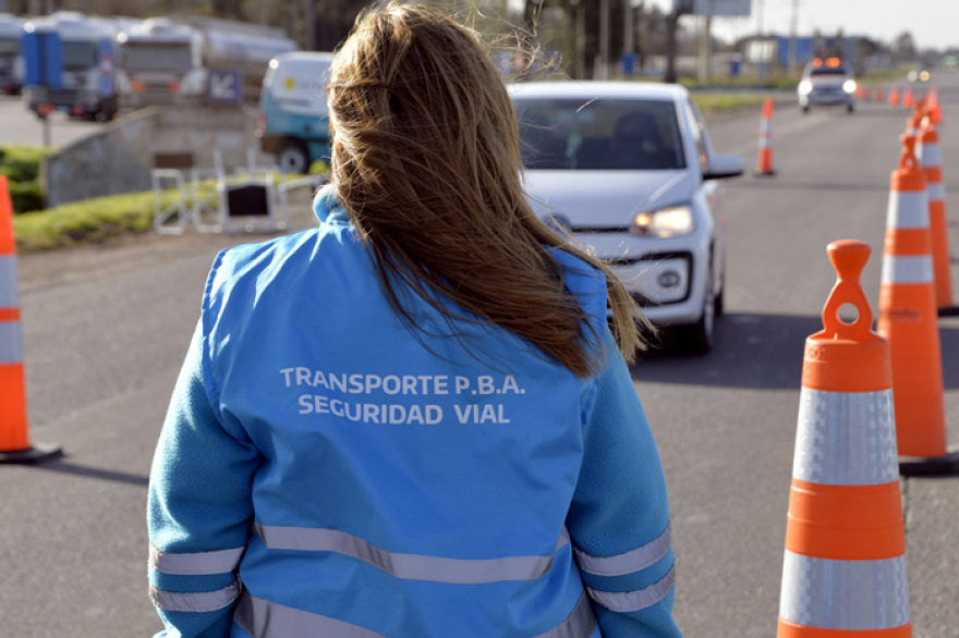 Multas más caras: cruzar en rojo o circular sin VTV puede costar hasta $1.606.000