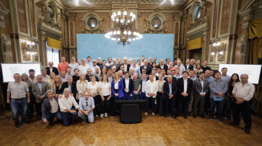 Kicillof: "La Provincia y los municipios no les vamos a dar la espalda a los bonaerenses que sufren necesidades"