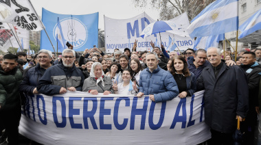 Kicillof en la marcha del Congreso: "Es un gobierno que quiere vender nuestro territorio"