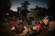 Una multitud disfrutó de otra jornada de cine de verano en Almirante Brown
